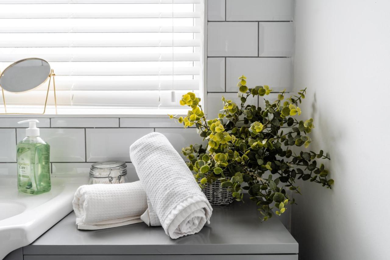 Churnet Valley Townhouse - Modern Cheadle Houseヴィラ エクステリア 写真