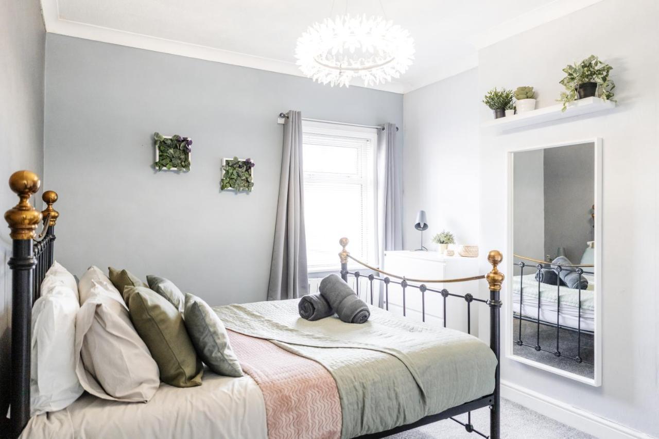 Churnet Valley Townhouse - Modern Cheadle Houseヴィラ エクステリア 写真