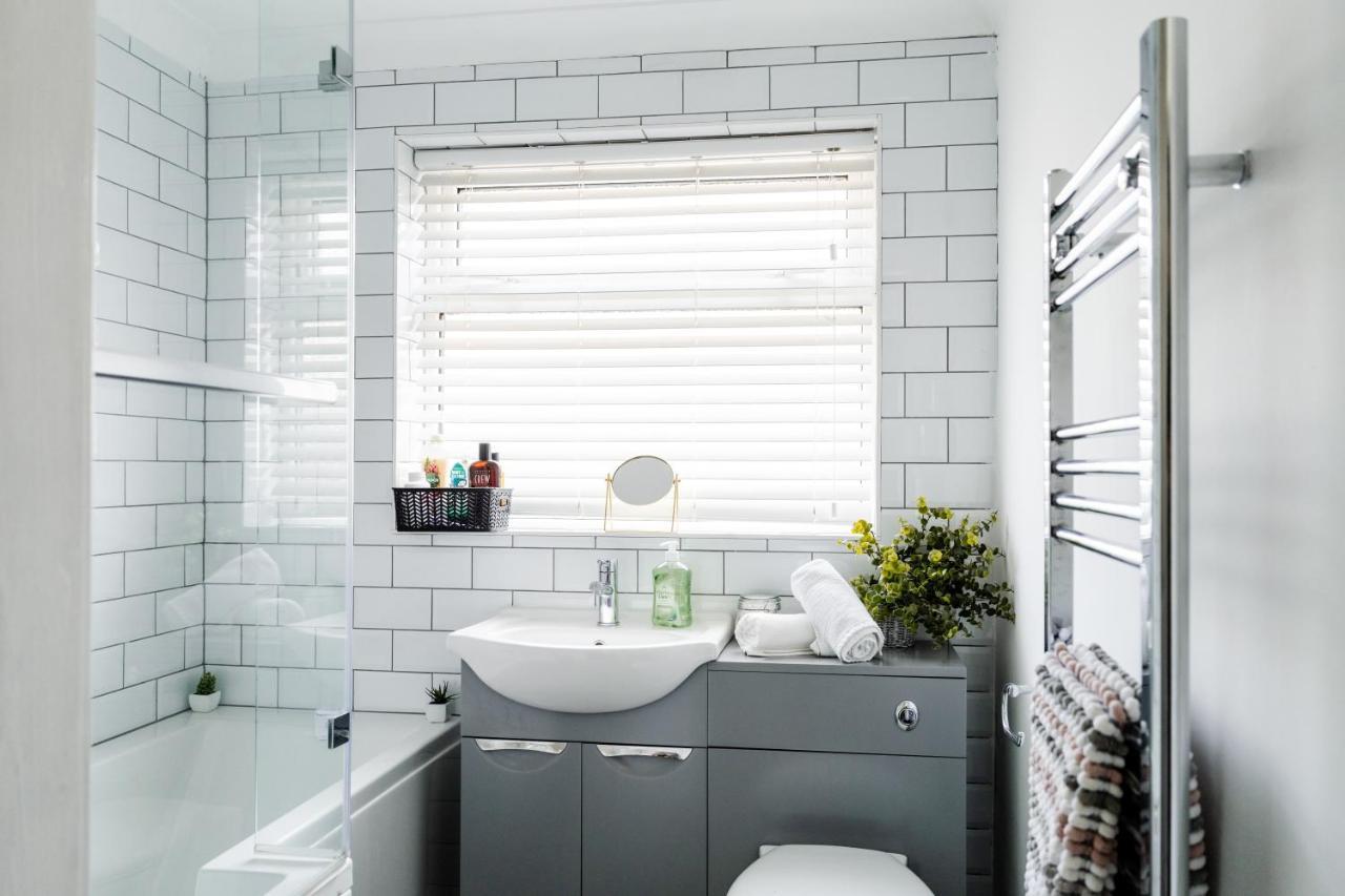Churnet Valley Townhouse - Modern Cheadle Houseヴィラ エクステリア 写真